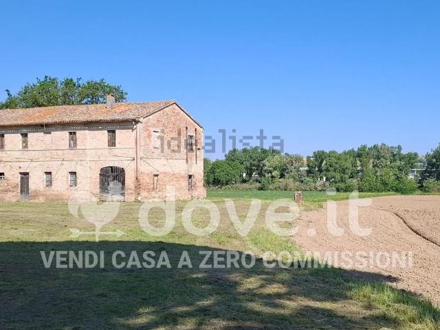 Rustici e casali in vendita di 430 m² in Strada Lago di Lesina, 27