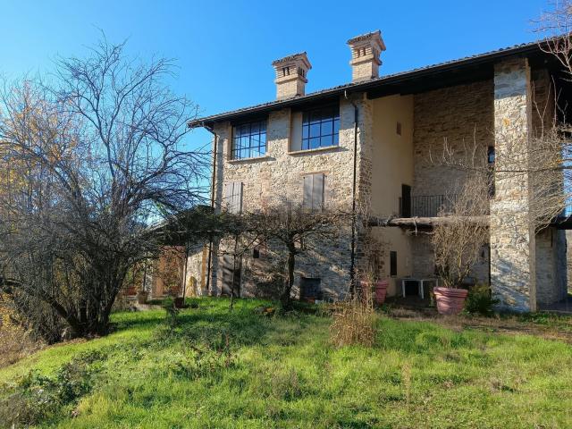 Rustici e casali in vendita di 430 m² in Strada Vicinale Montemartino