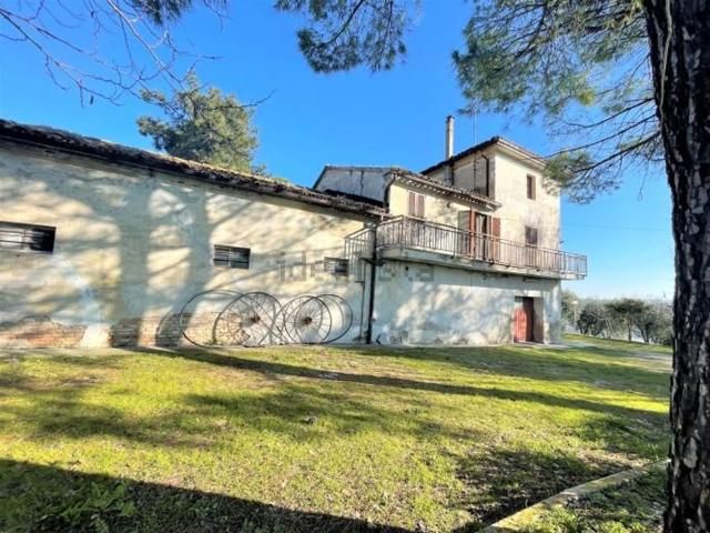 Rustici e casali in vendita di 430 m² in Via madonna della stella
