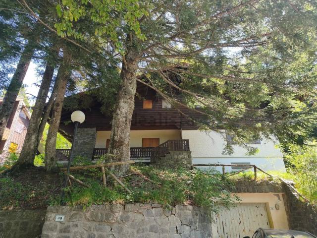 Rustici e casali in vendita di 430 m² in Via Bagatti