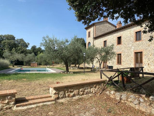Rustici e casali in vendita di 430 m² in Via del Colle, 71