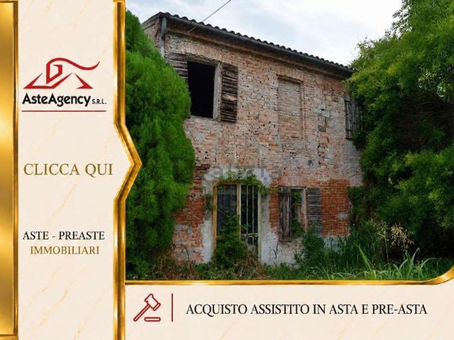 Rustici e casali in vendita di 431 m² in Via Fontana