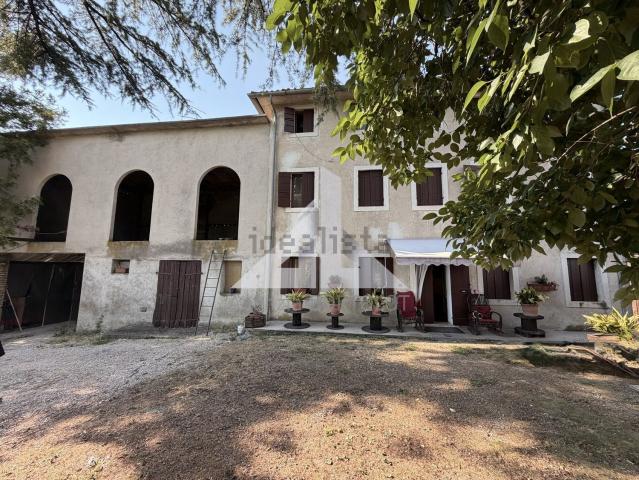 Rustici e casali in vendita di 432 m²