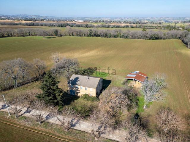 Rustici e casali in vendita di 433 m² in Contrada Schito, 33