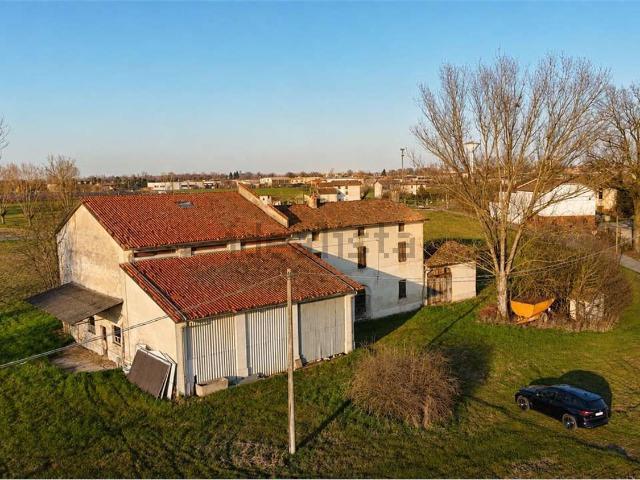 Rustici e casali in vendita di 445 m²