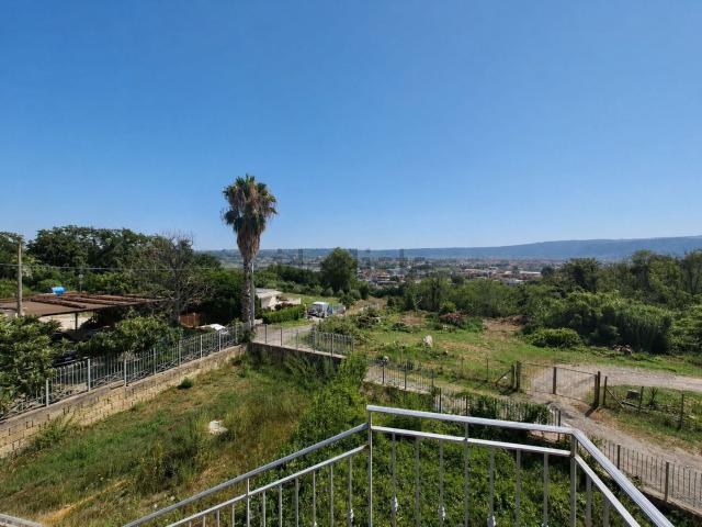 Rustici e casali in vendita di 445 m² in Via Grotta del Sole, 33