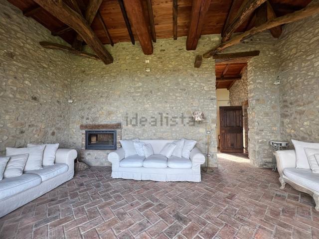 Rustici e casali in vendita di 446 m²