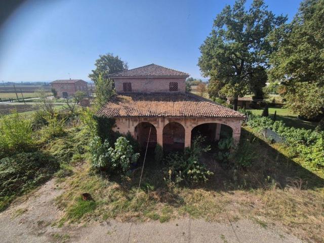 Rustici e casali in vendita di 447 m²