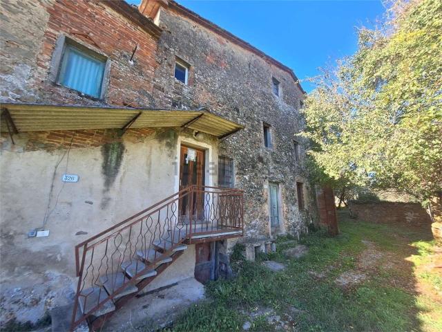 Rustici e casali in vendita di 440 m²