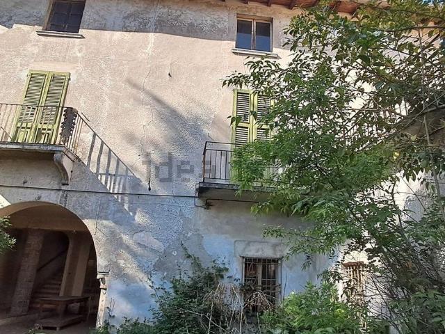 Rustici e casali in vendita di 440 m²