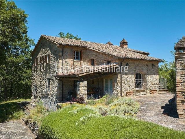 Rustici e casali in vendita di 440 m² in Strada Provinciale 201