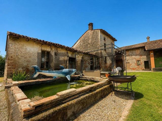 Rustici e casali in vendita di 440 m² in Via Castello, 13