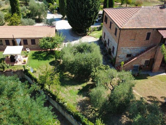 Rustici e casali in vendita di 454 m²