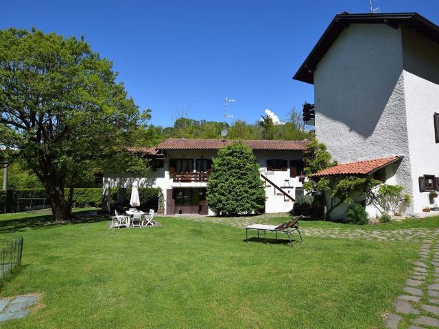 Rustici e casali in vendita di 455 m² in Via Belvedere