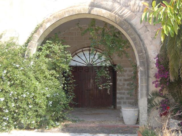 Rustici e casali in vendita di 4500 m² in Via del Fiore