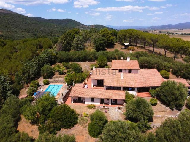Rustici e casali in vendita di 450 m²