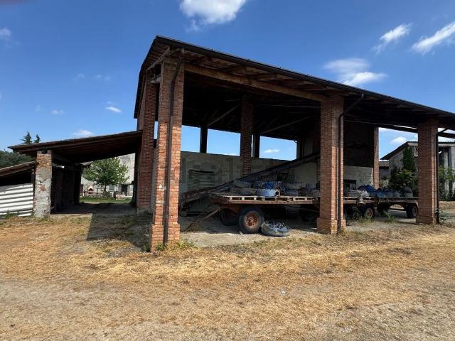 Rustici e casali in vendita di 450 m²