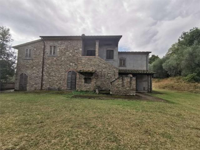 Rustici e casali in vendita di 450 m²