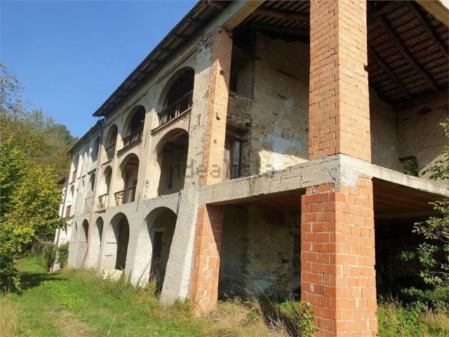 Rustici e casali in vendita di 450 m²