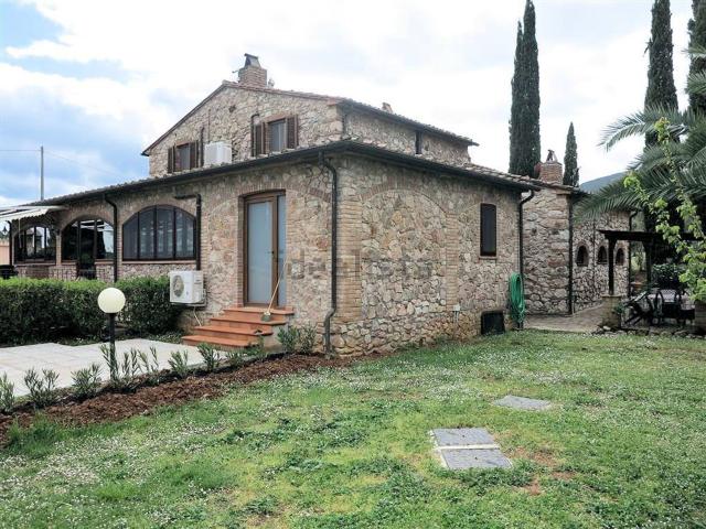 Rustici e casali in vendita di 450 m²