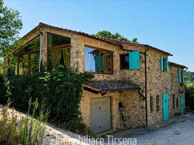 Rustici e casali in vendita di 450 m²