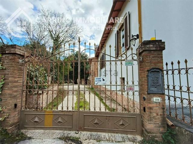 Rustici e casali in vendita di 450 m²