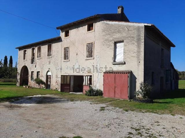 Rustici e casali in vendita di 450 m²