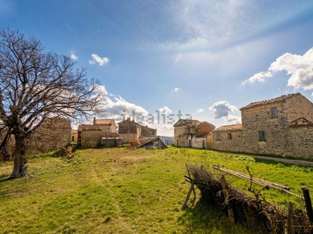Rustici e casali in vendita di 450 m² in Località Colle Guardia