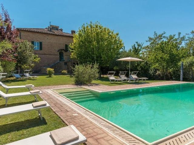 Rustici e casali in vendita di 450 m² in Strada di Fogliano Grosso
