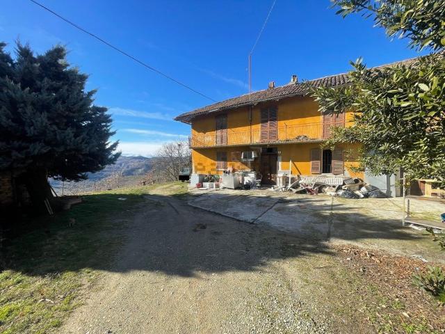 Rustici e casali in vendita di 450 m² in Strada Pianella, 30