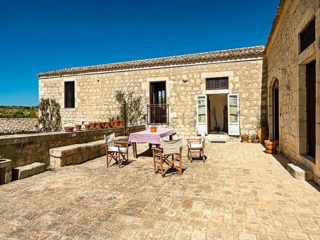 Rustici e casali in vendita di 450 m² in Strada Provinciale 33