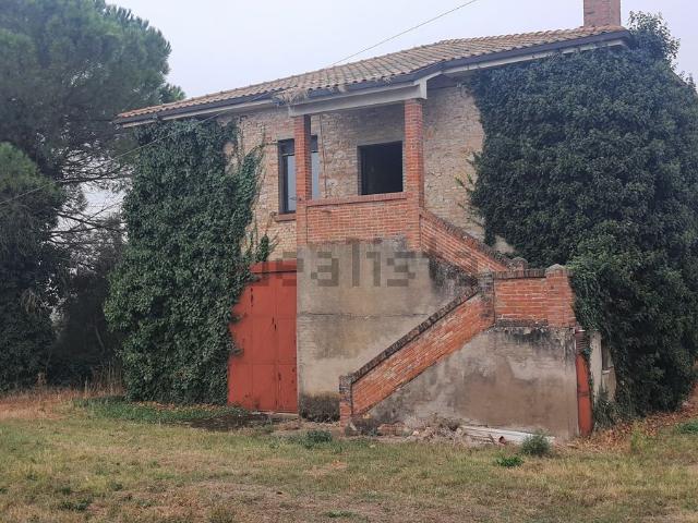 Rustici e casali in vendita di 450 m² in Strada Settevalli, 1240