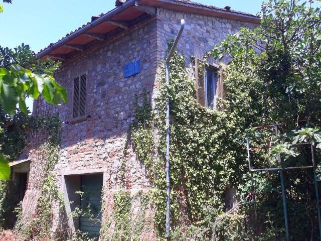 Rustici e casali in vendita di 450 m² in Strada Vicinale delle Casaiole