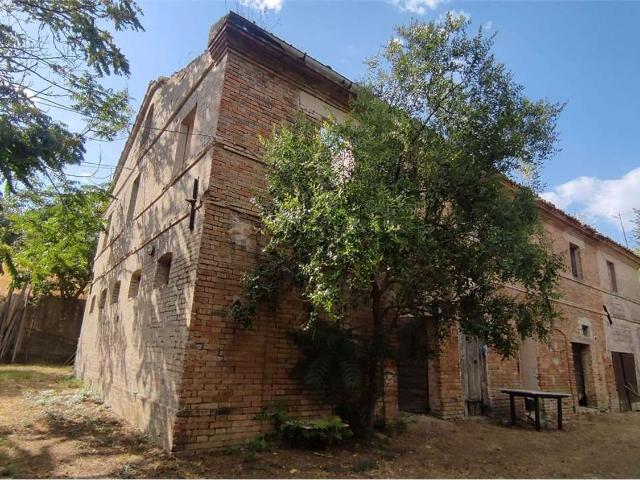 Rustici e casali in vendita di 450 m² in Via Monte Ronzano