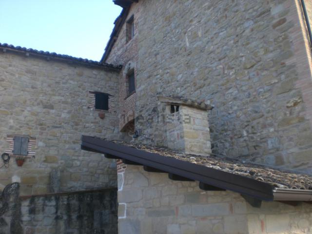 Rustici e casali in vendita di 450 m² in Via Niviano