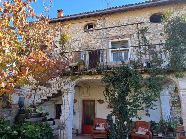 Rustici e casali in vendita di 450 m² in Via Boi