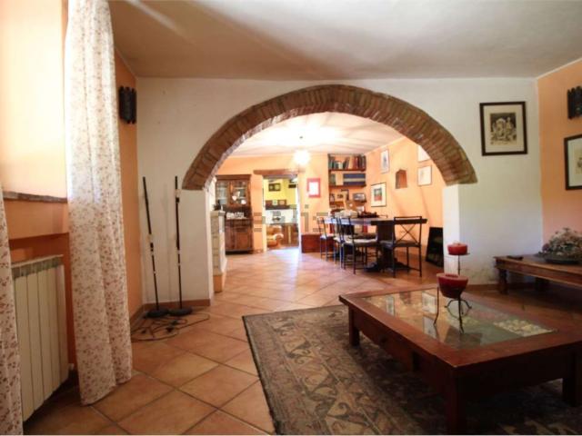 Rustici e casali in vendita di 450 m² in Via Ca&apos  Marino