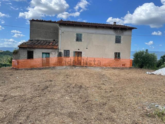 Rustici e casali in vendita di 450 m² in Via Cancherini