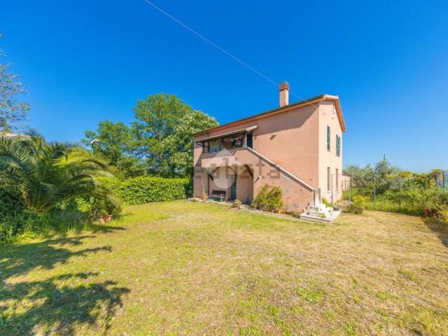 Rustici e casali in vendita di 450 m² in Via di Pietra Porzia, 29