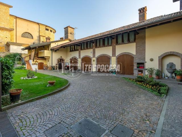 Rustici e casali in vendita di 450 m² in Via Don Giovanni Spinelli, 5