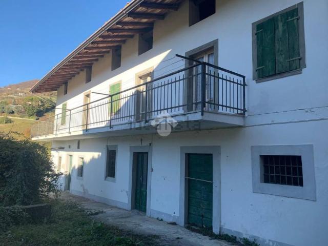Rustici e casali in vendita di 450 m² in Via Dosso