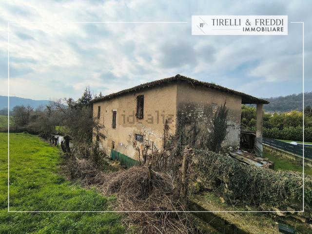 Rustici e casali in vendita di 450 m² in Via Fontana