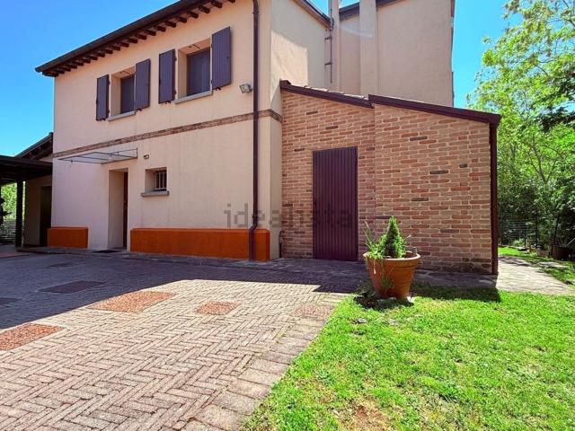 Rustici e casali in vendita di 450 m² in Via Puriva