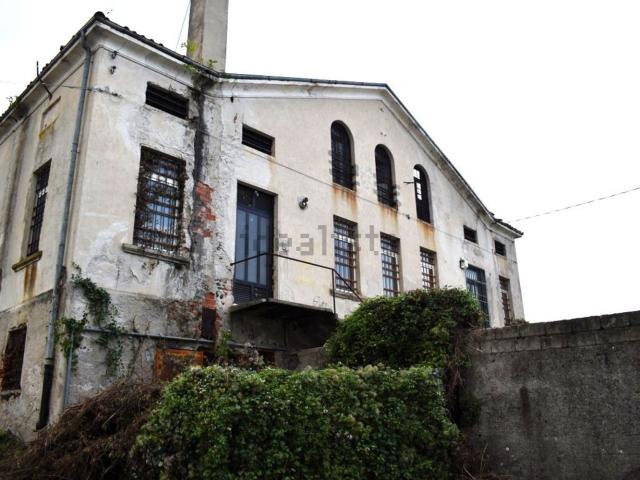 Rustici e casali in vendita di 450 m² in Via Termine