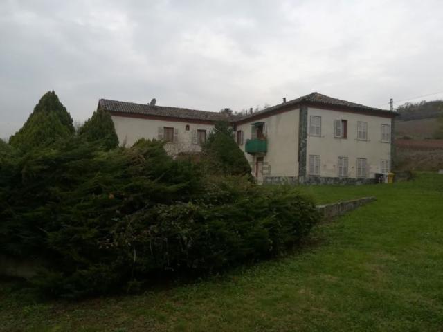 Rustici e casali in vendita di 450 m² in Via Vignale