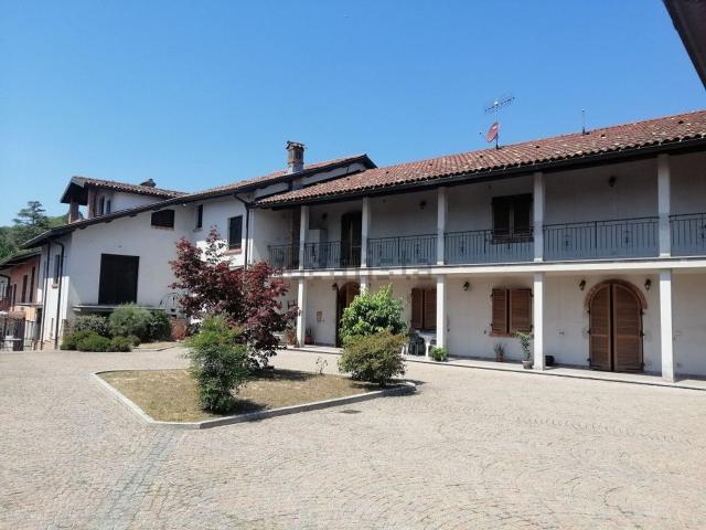 Rustici e casali in vendita di 451 m² in Via Cristoforo Colombo, 124