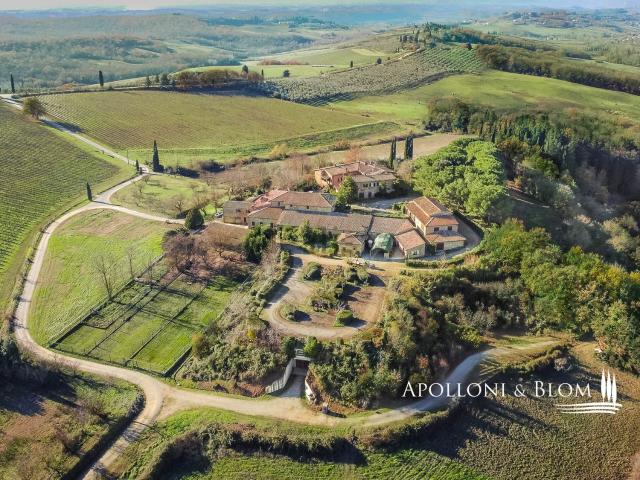 Rustici e casali in vendita di 4640 m² in Strada Provinciale 130 di Castagnoli, 55