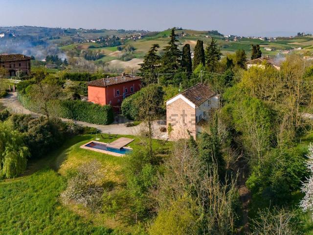 Rustici e casali in vendita di 464 m² in Strada San Carlo