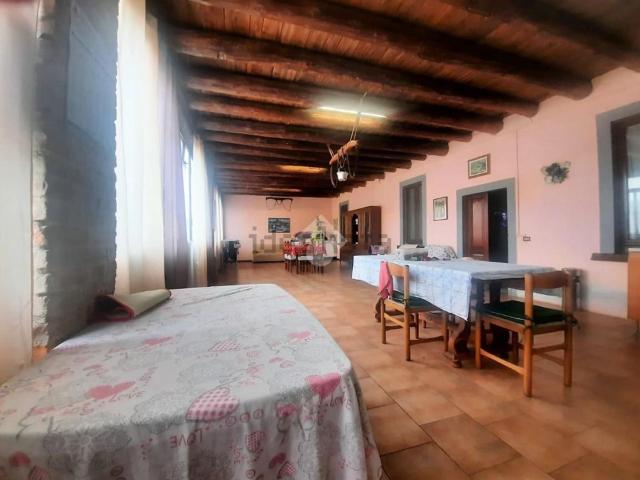Rustici e casali in vendita di 468 m²