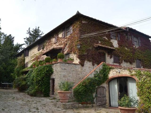 Rustici e casali in vendita di 460 m²
